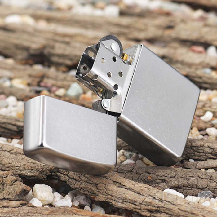 Зажигалка Zippo бензиновая STREET CHROME 207  