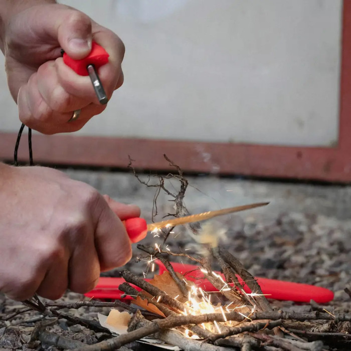 Нож Morakniv Companion Spark red  