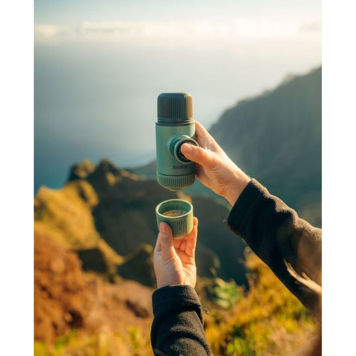 Портативная эспрессо-кофеварка Wacaco Nanopresso зеленая с чехлом, механическая, для молотого кофе  