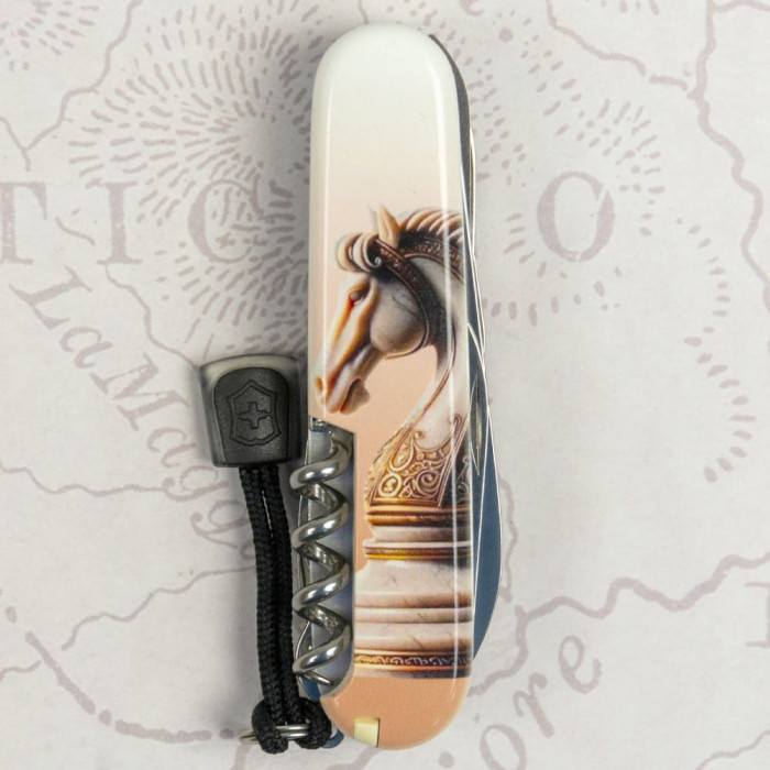 Складной нож Victorinox HUNTSMAN ZODIAC Шахматный конь 1.3713.3.Z5310pk  