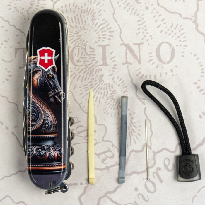 Складной нож Victorinox HUNTSMAN ZODIAC Шахматный конь 1.3713.3.Z5310pk  