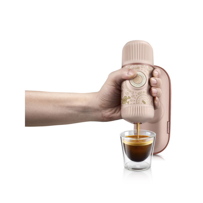 Портативная эспрессо-кофеварка Wacaco Nanopresso розовая с чехлом, механическая, для молотого кофе  