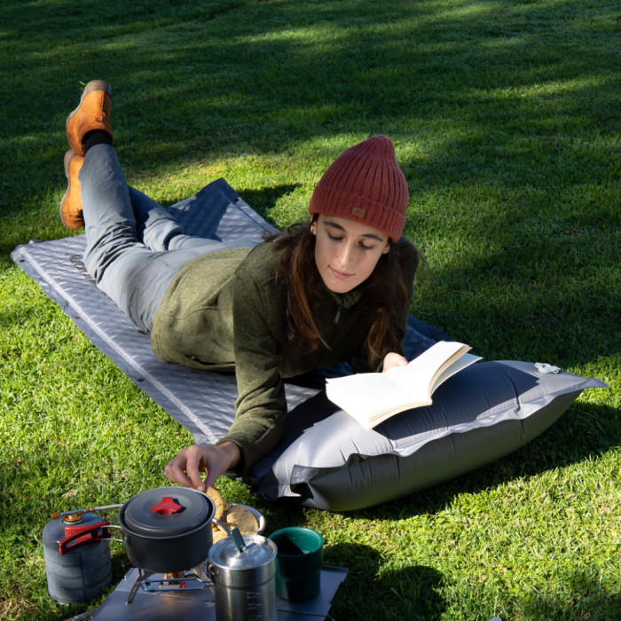 Коврик самонадувающийся одноместный с подушкой Naturehike CNK2300DZ014, 60 мм, графит (6976507663953)  