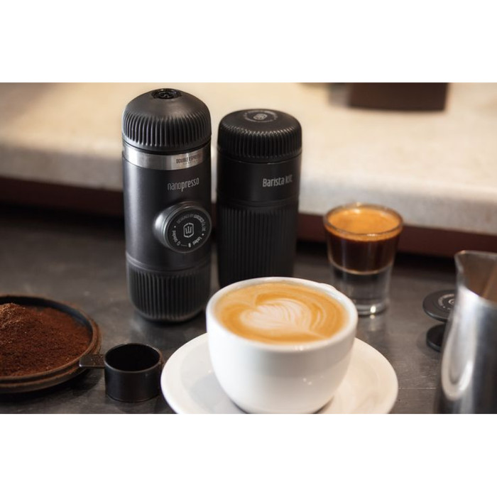 Портативная эспрессо-кофеварка Wacaco Nanopresso серая, механическая, для молотого кофе  
