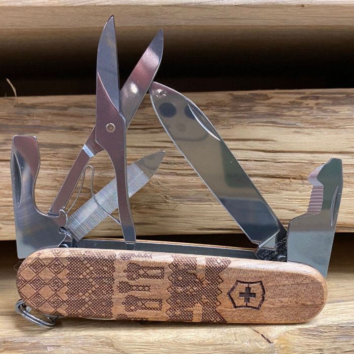 Складной нож Victorinox COMPANION Wood Swiss Spirit LE 2023 1.3901.63L23  