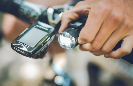 Передняя велофара Lezyne FEMTO USB DRIVE FRONT красный 15 люменов Y13  