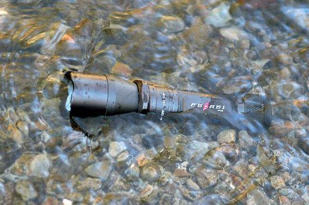 Подводный фонарь фонарь Ferei W150Q5 холодный свет, 220 люмен  