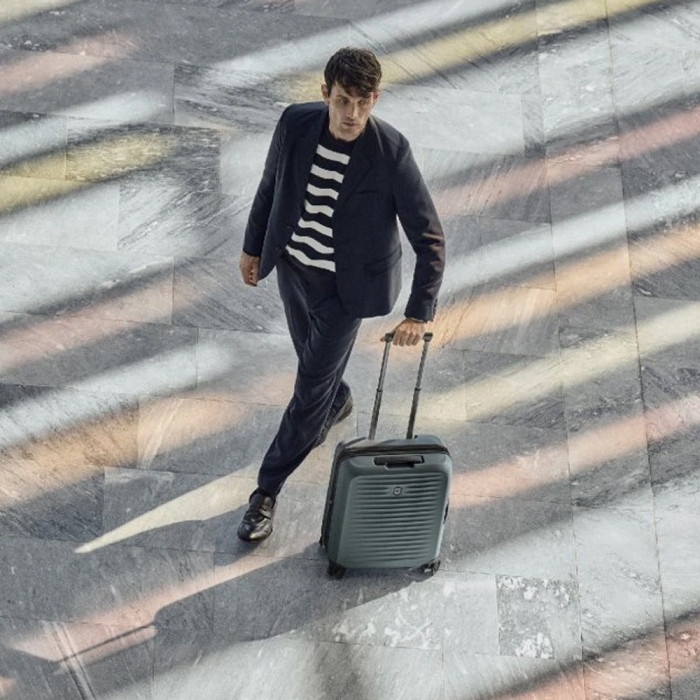 Чемодан Victorinox AIROX Advanced Storm Маленький  